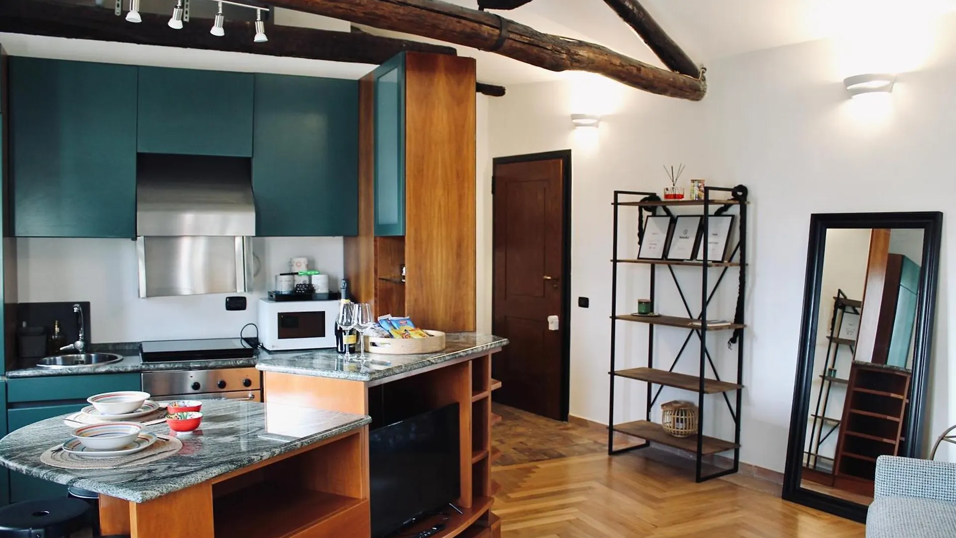 Kiko'S Lodge - Historical Apartment In Como
